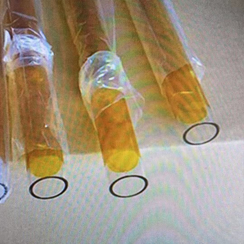 Červená křemenná trubice